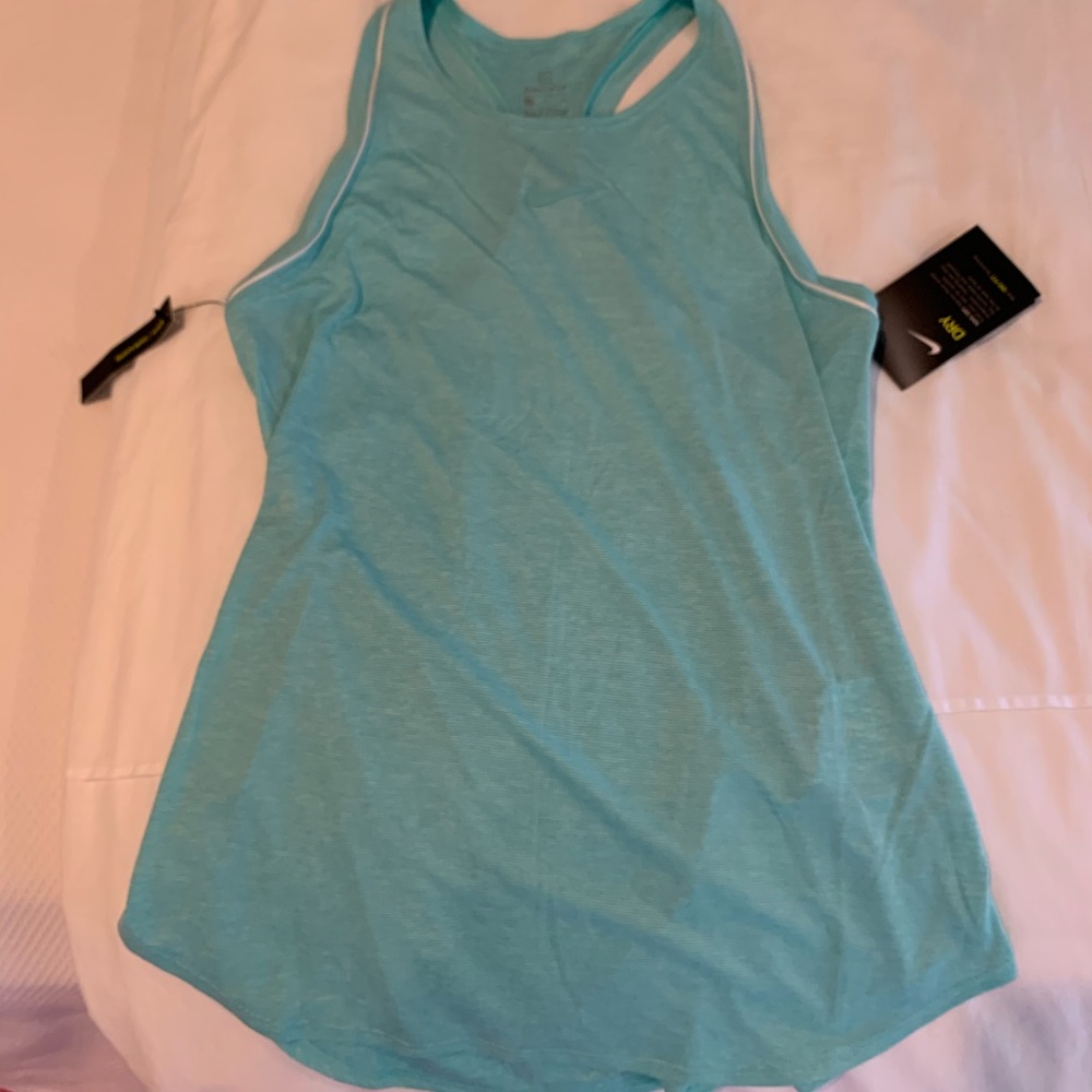 Nike women’s workout tank NWT